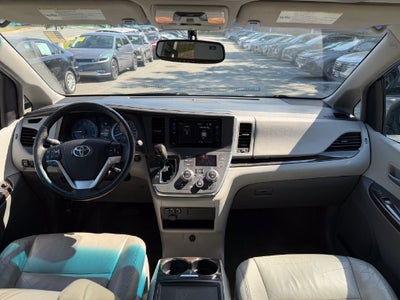 2017 Toyota Sienna XLE 8 Passenger