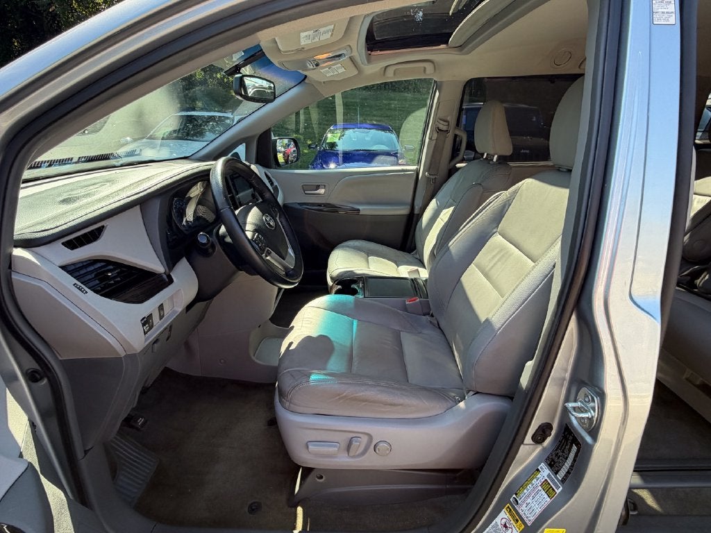 2017 Toyota Sienna XLE 8 Passenger