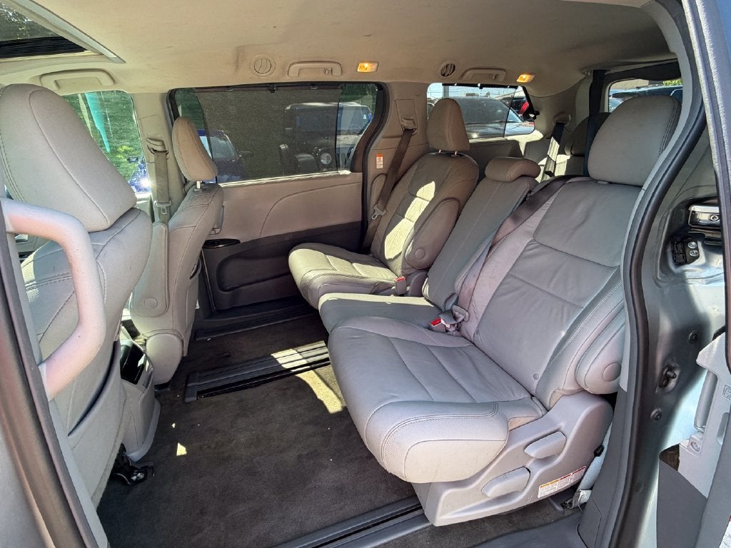 2017 Toyota Sienna XLE 8 Passenger