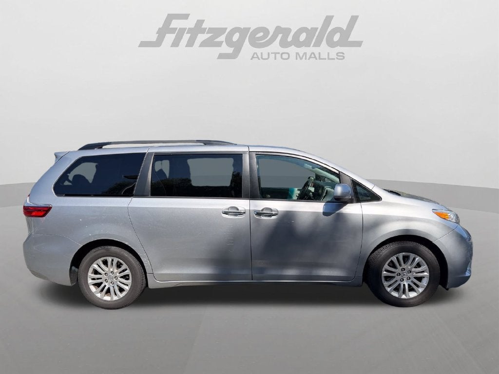 2017 Toyota Sienna XLE 8 Passenger