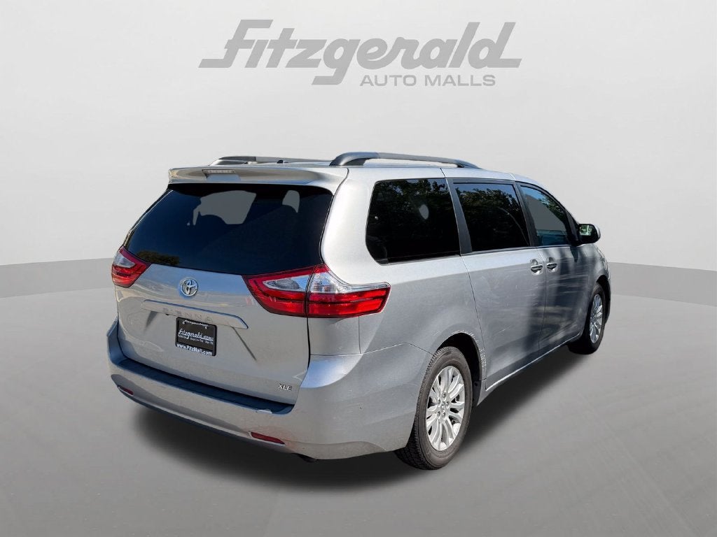 2017 Toyota Sienna XLE 8 Passenger