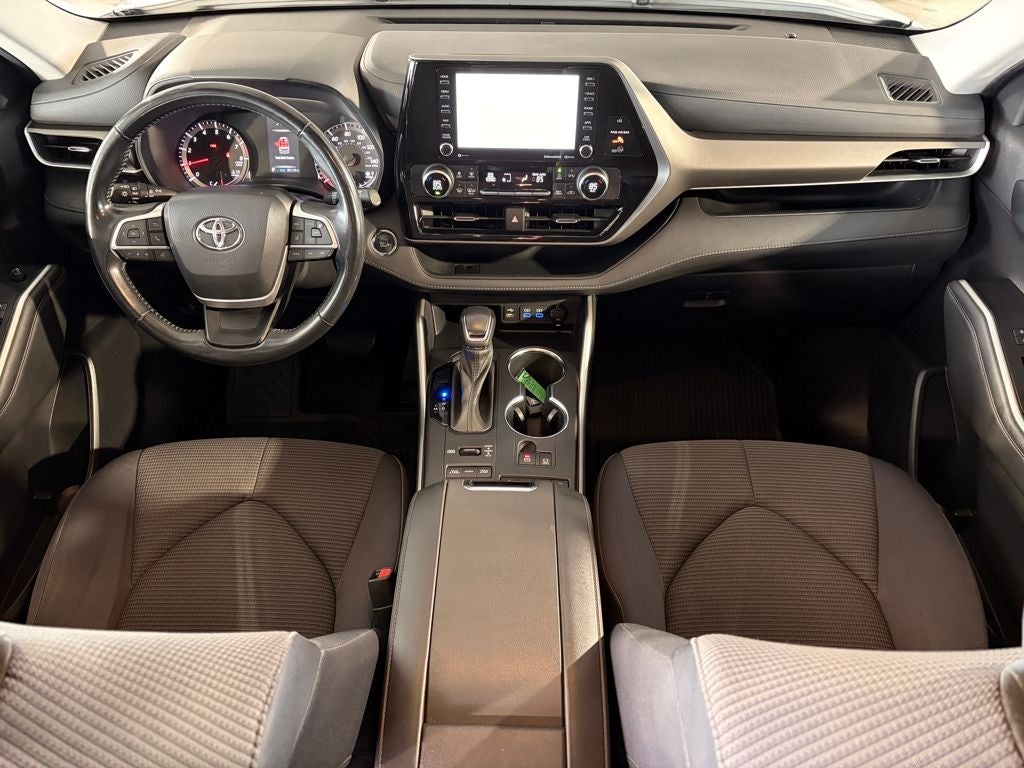 2022 Toyota HIGHLANDER LE