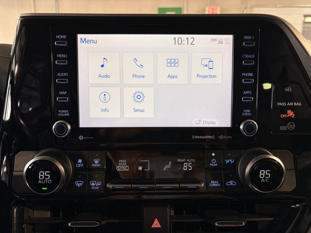 2022 Toyota HIGHLANDER LE