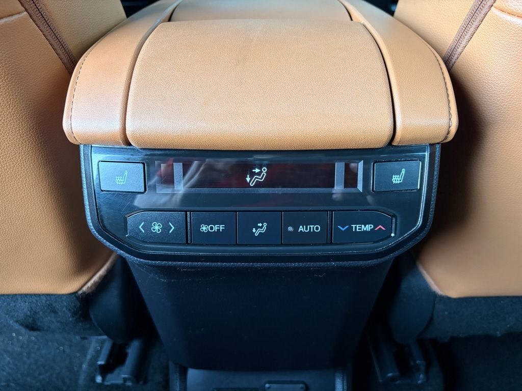 2025 Toyota Highlander Hybrid Platinum