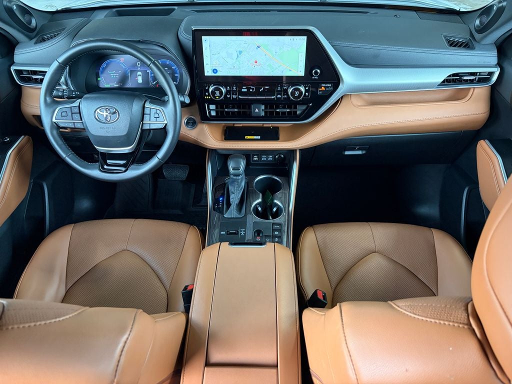 2025 Toyota Highlander Hybrid Platinum