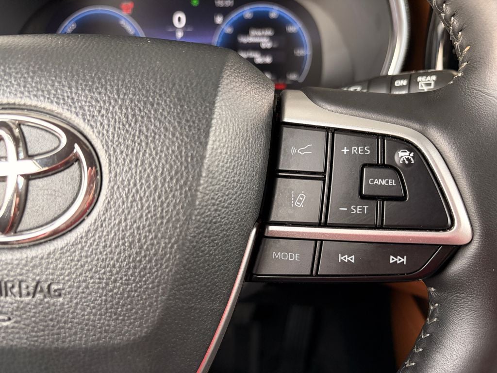 2025 Toyota Highlander Hybrid Platinum
