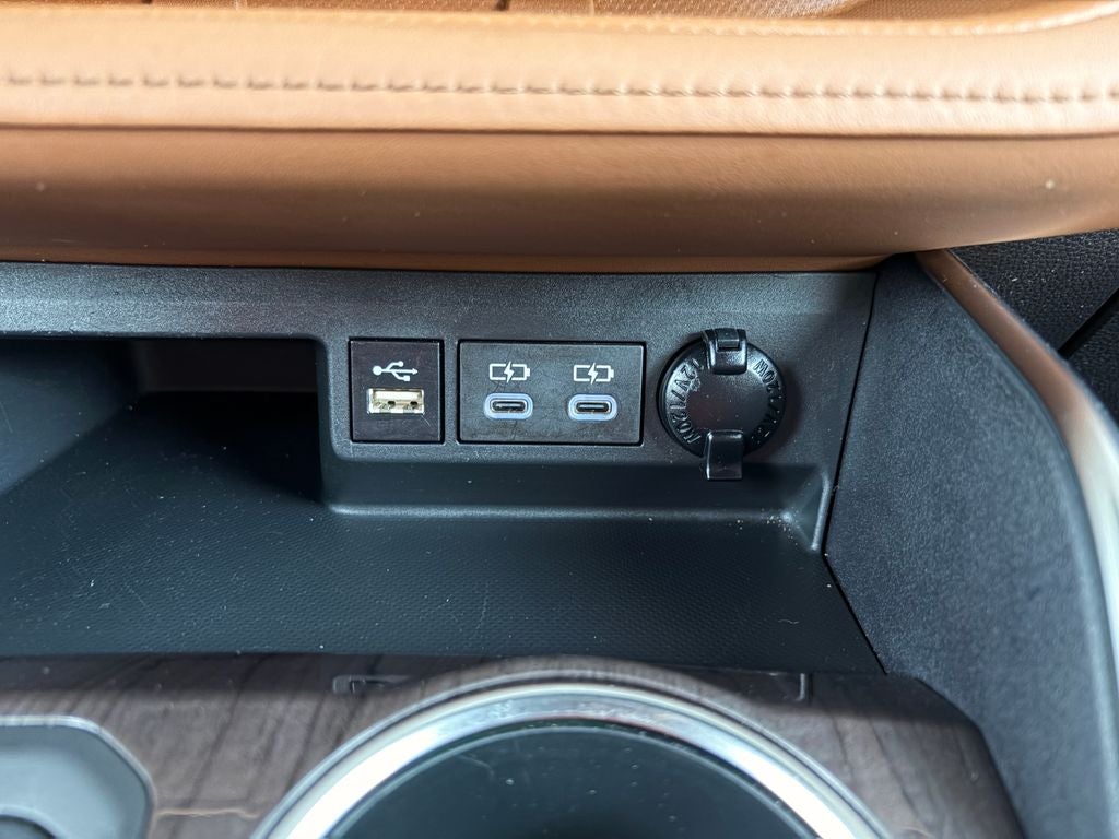 2025 Toyota Highlander Hybrid Platinum