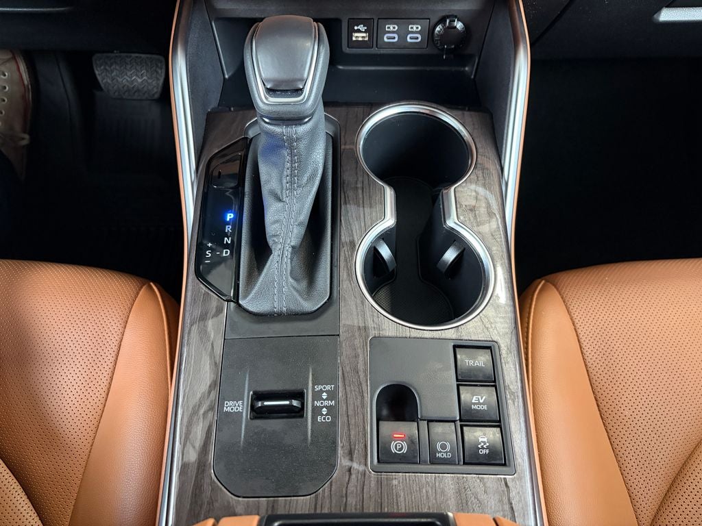 2025 Toyota Highlander Hybrid Platinum