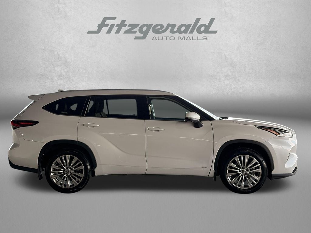 2025 Toyota Highlander Hybrid Platinum