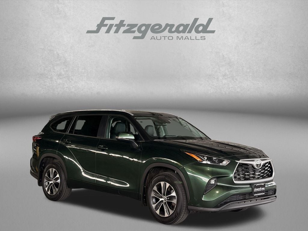 2025 Toyota Highlander XLE AWD's photo