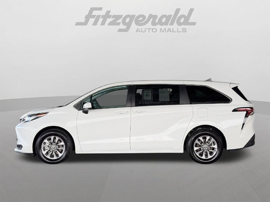 2024 Toyota Sienna LE 8 Passenger