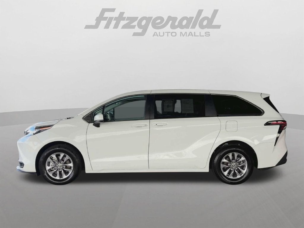 2024 Toyota Sienna LE 8 Passenger