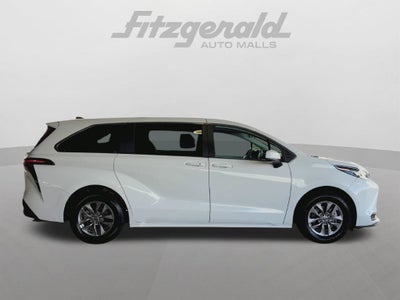 2024 Toyota Sienna LE 8 Passenger
