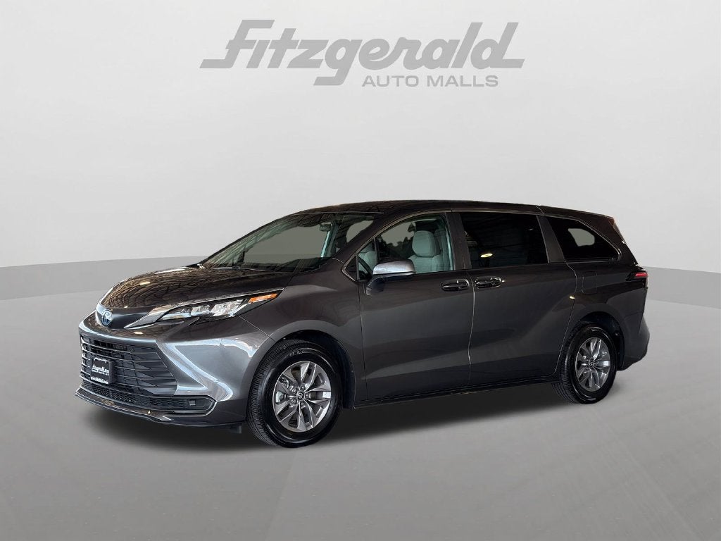 2025 Toyota Sienna LE 8 Passenger