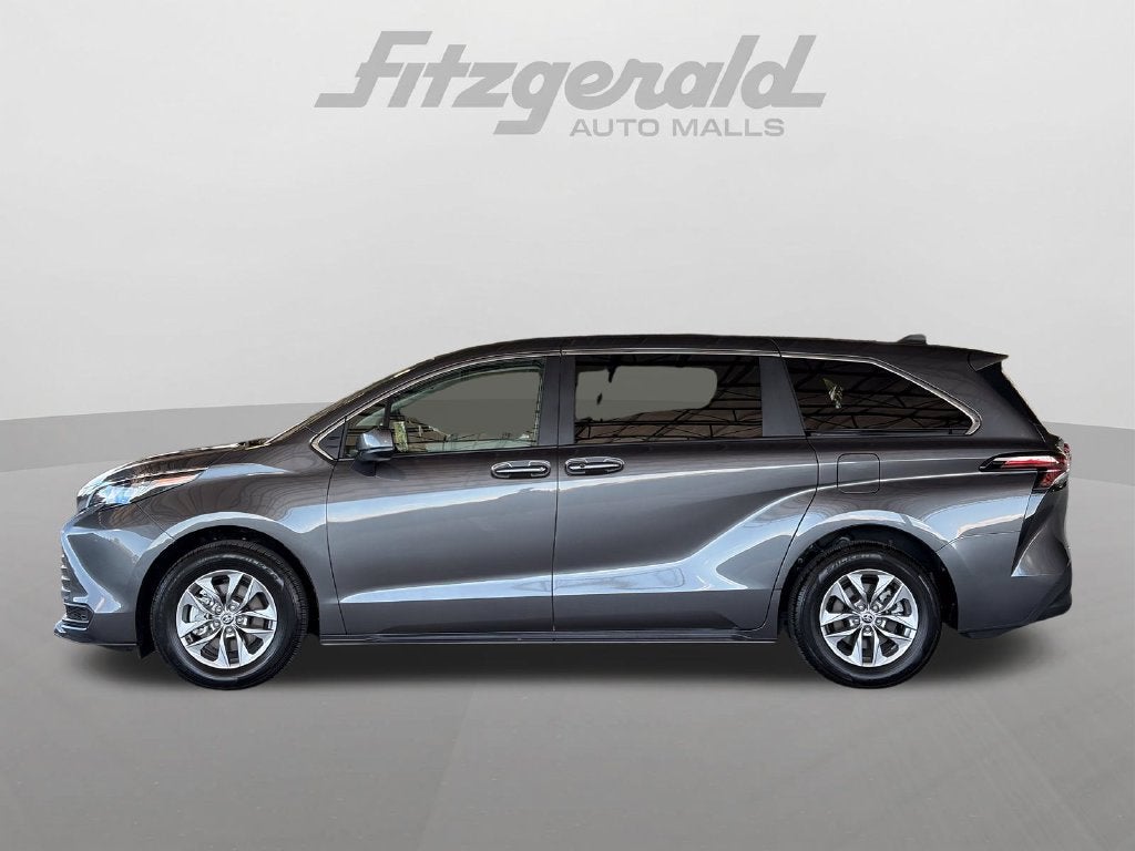 2025 Toyota Sienna LE 8 Passenger