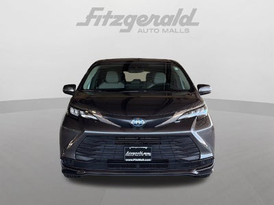 2025 Toyota Sienna LE 8 Passenger