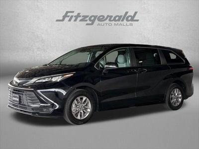 2026 Toyota Sienna LE 8 Passenger