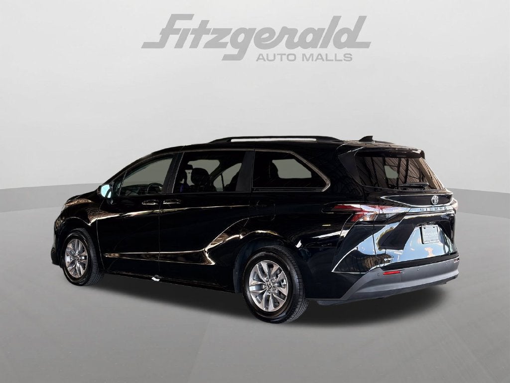 2026 Toyota Sienna XLE 8 Passenger