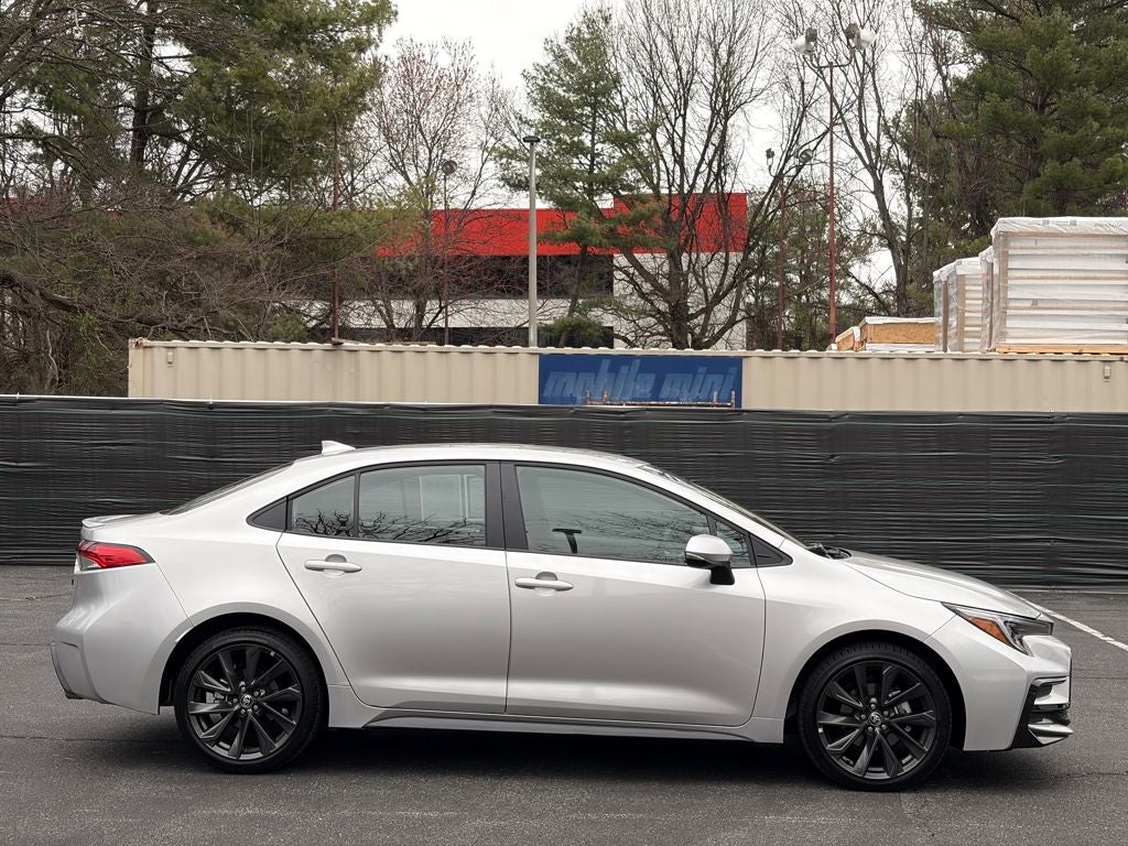 2025 Toyota COROLLA SE