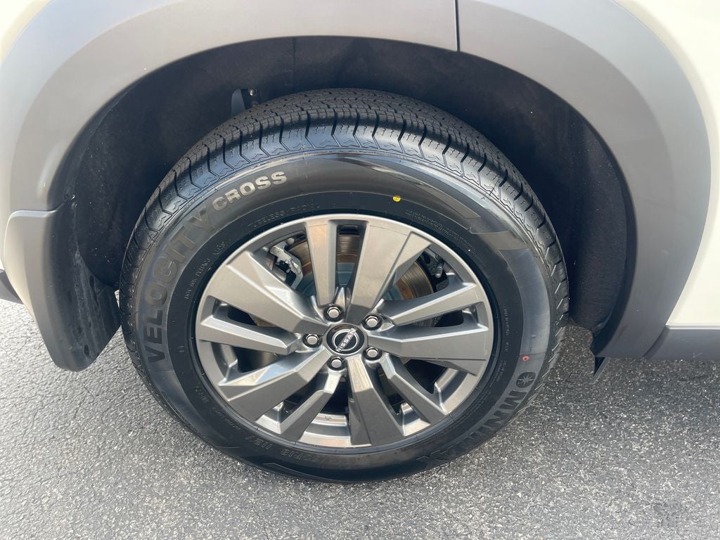 2024 Nissan Pathfinder SV