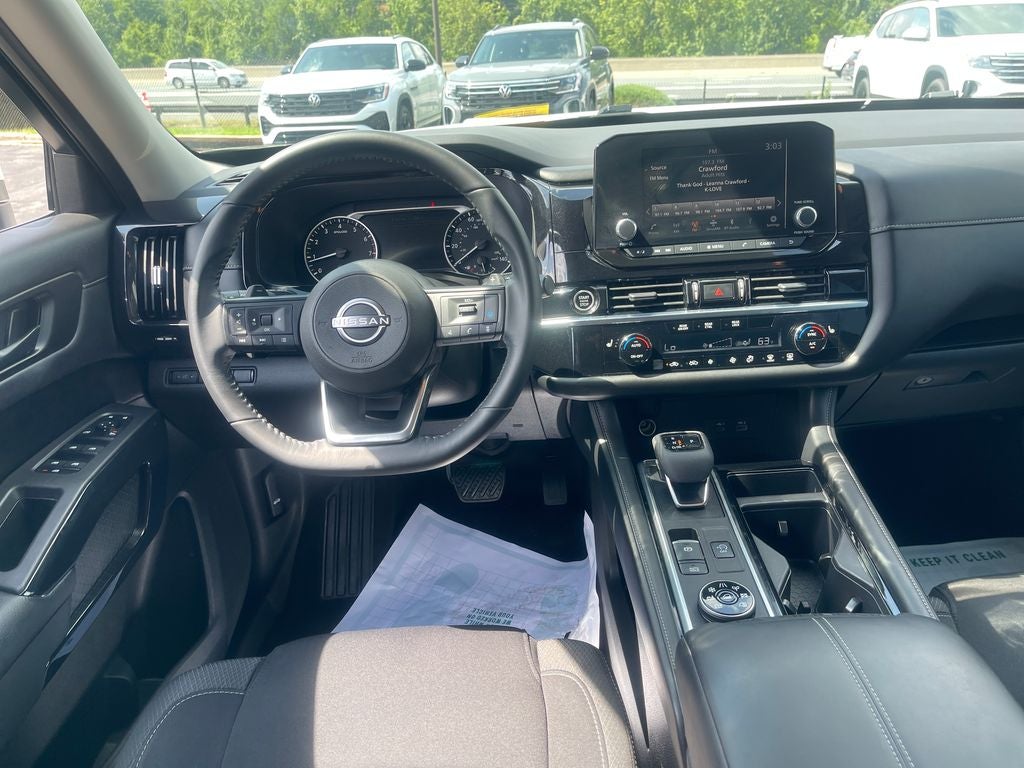 2024 Nissan Pathfinder SV
