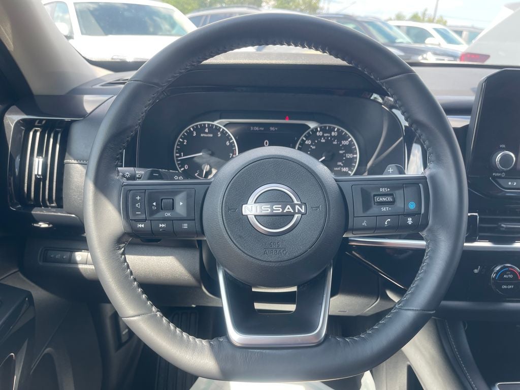 2024 Nissan Pathfinder SV