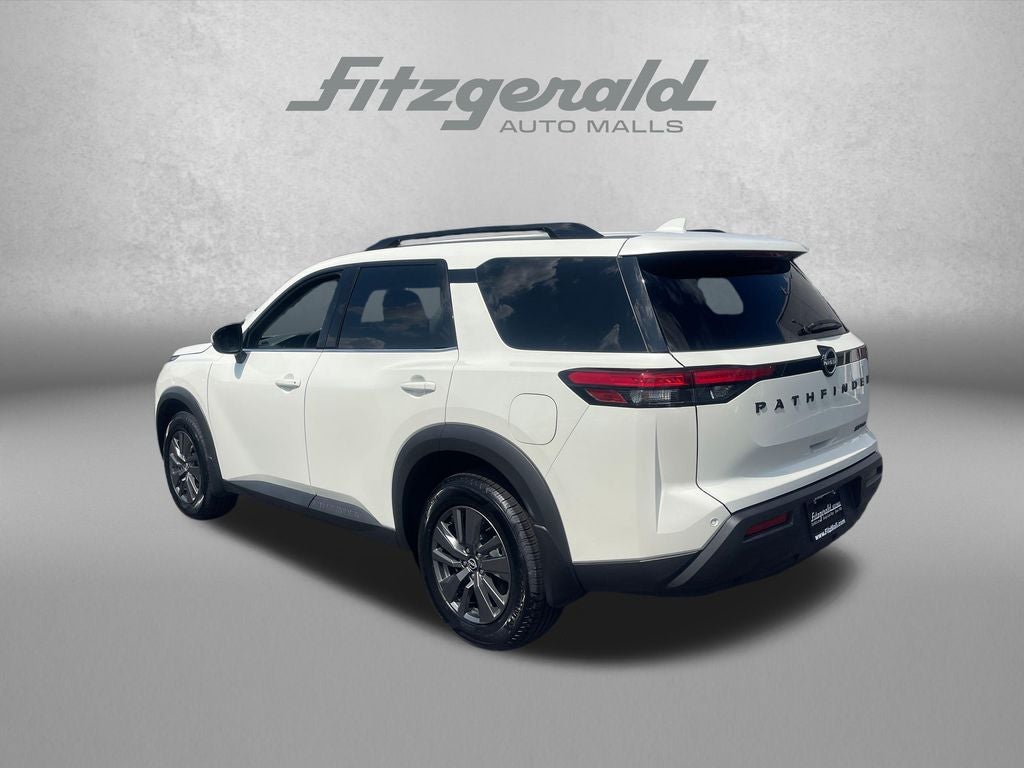 2024 Nissan Pathfinder SV
