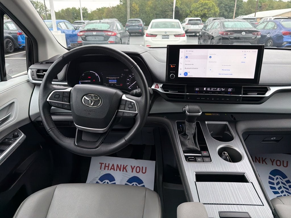 2025 Toyota Sienna XLE 8 Passenger