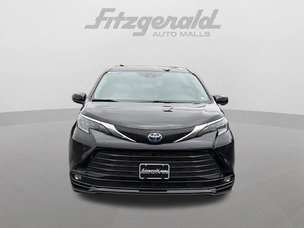 2025 Toyota Sienna XLE 8 Passenger