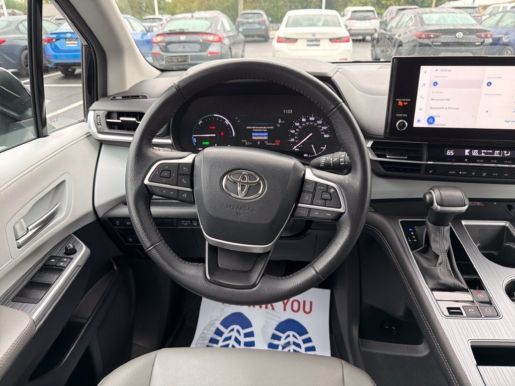 2025 Toyota Sienna XLE 8 Passenger