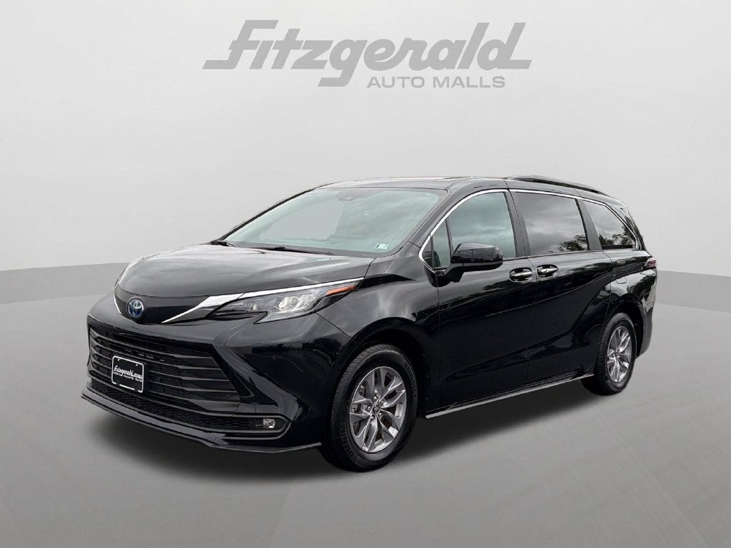 2025 Toyota Sienna XLE 8 Passenger