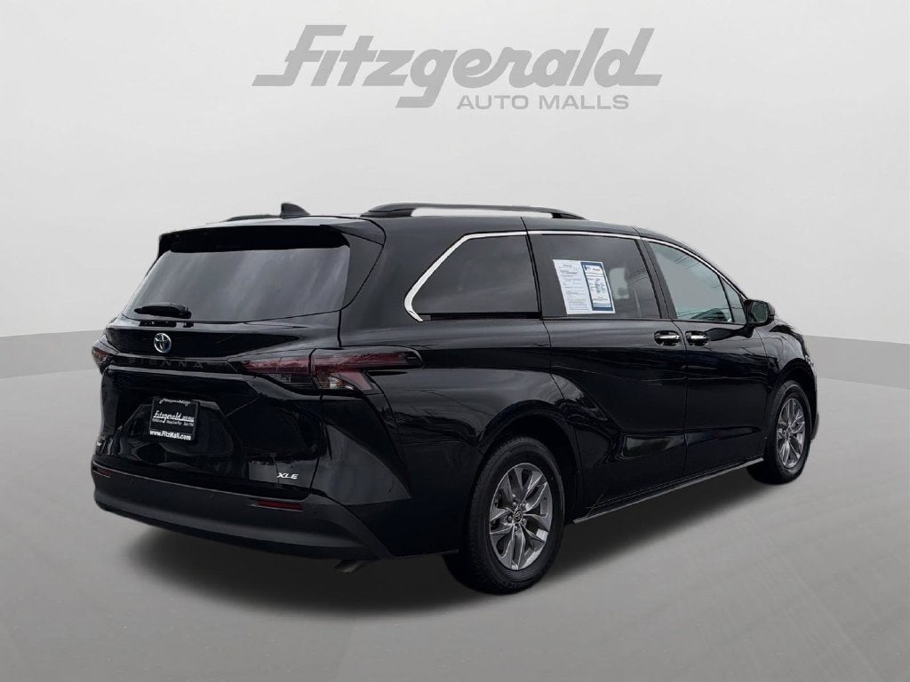 2025 Toyota Sienna XLE 8 Passenger