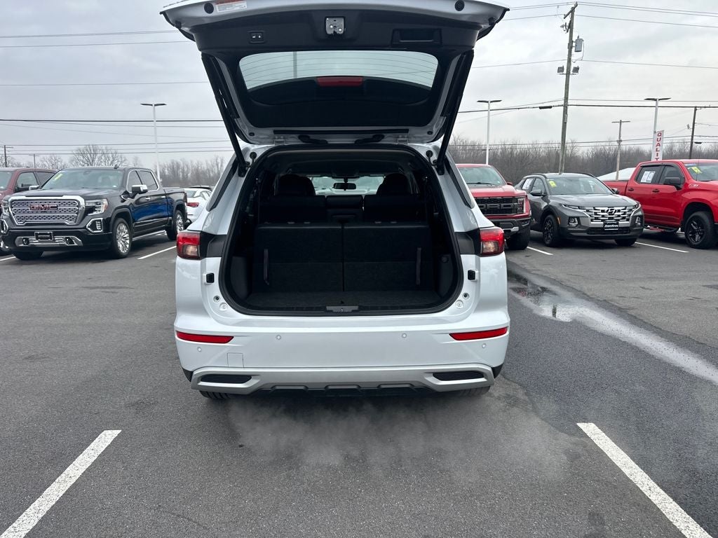 2024 Mitsubishi Outlander SE