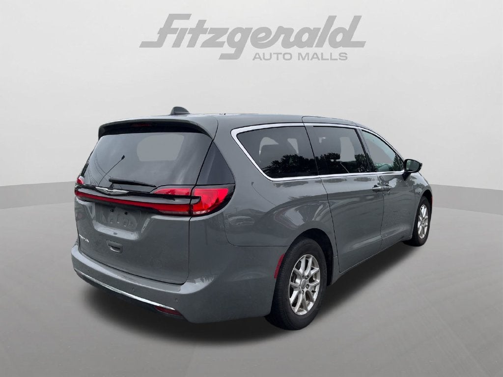 2025 Chrysler Pacifica Select