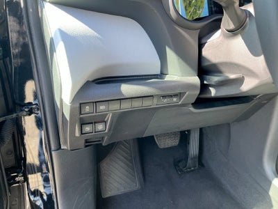 2025 Toyota Sienna XLE 8 Passenger