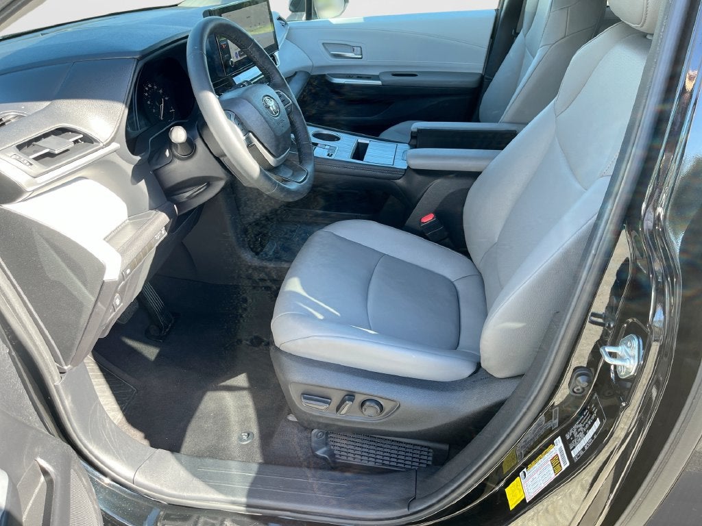 2025 Toyota Sienna XLE 8 Passenger