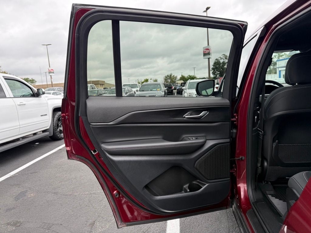 2025 Jeep Grand Cherokee L Laredo 4x4