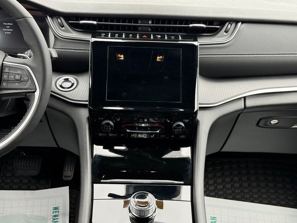2025 Jeep Grand Cherokee L Laredo 4x4