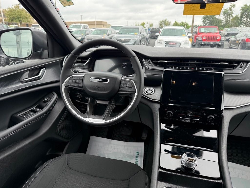 2025 Jeep Grand Cherokee L Laredo 4x4