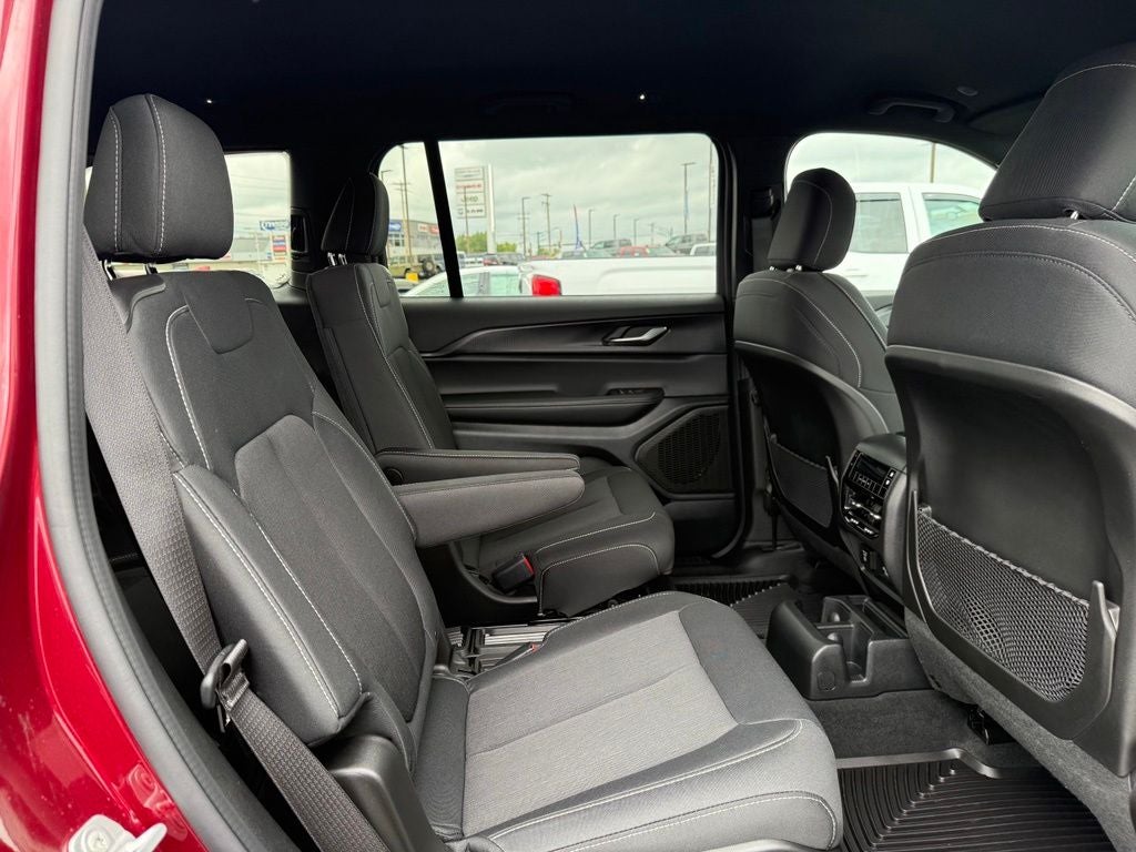 2025 Jeep Grand Cherokee L Laredo 4x4