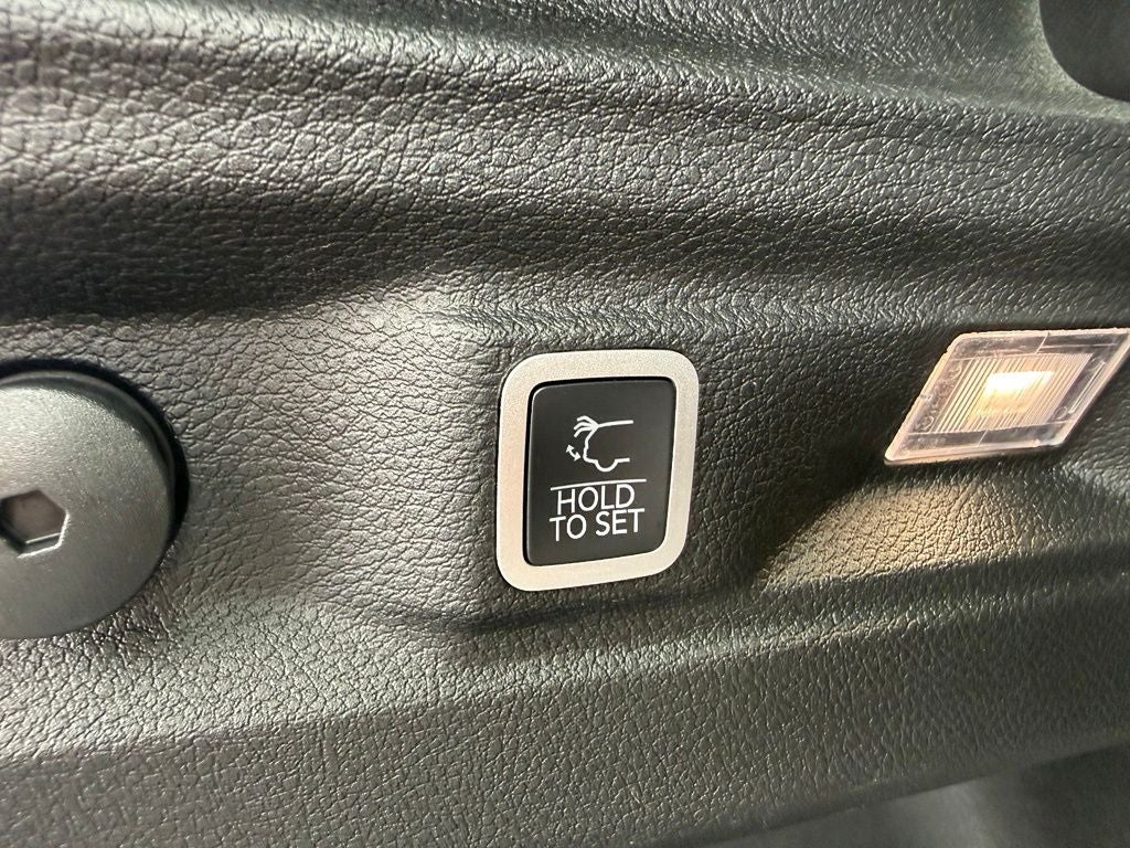 2025 Jeep Grand Cherokee L Laredo 4x4