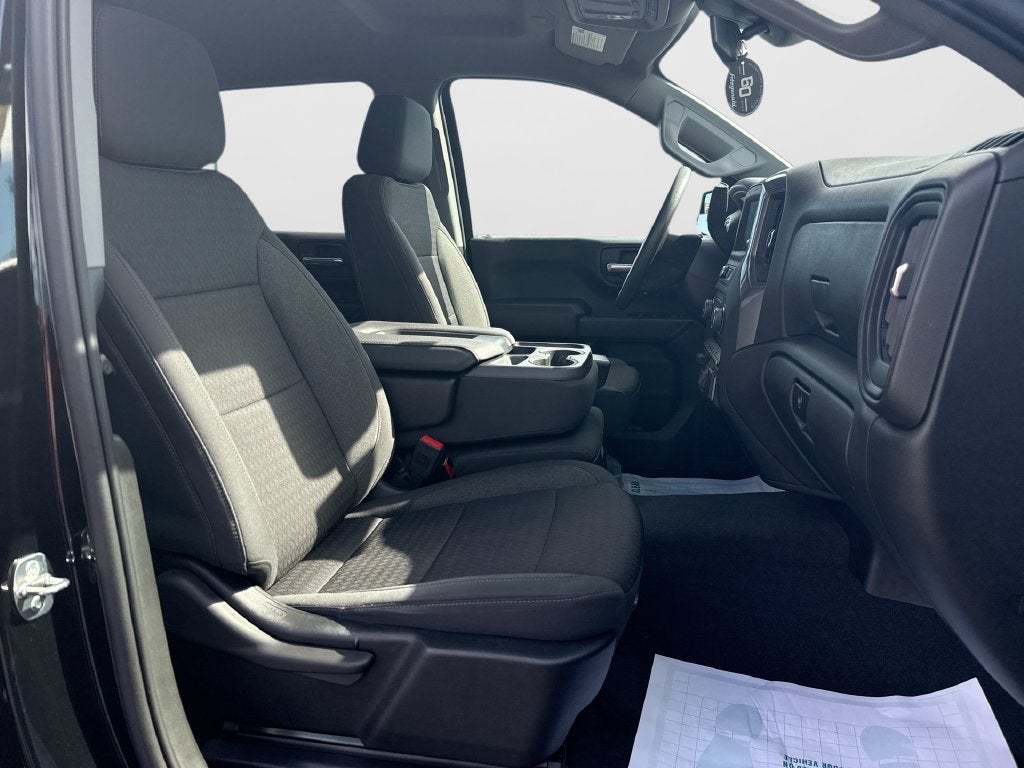 2023 Chevrolet Silverado 1500 4WD Crew Cab Short Bed Custom