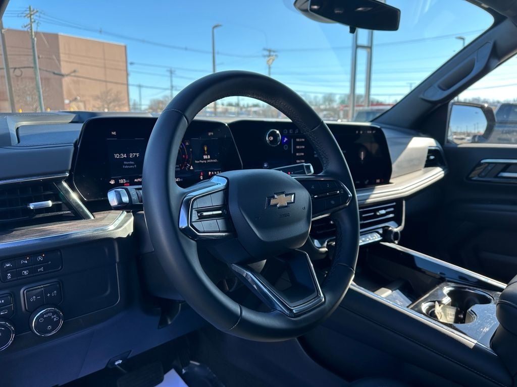 2025 Chevrolet Suburban 4WD LT