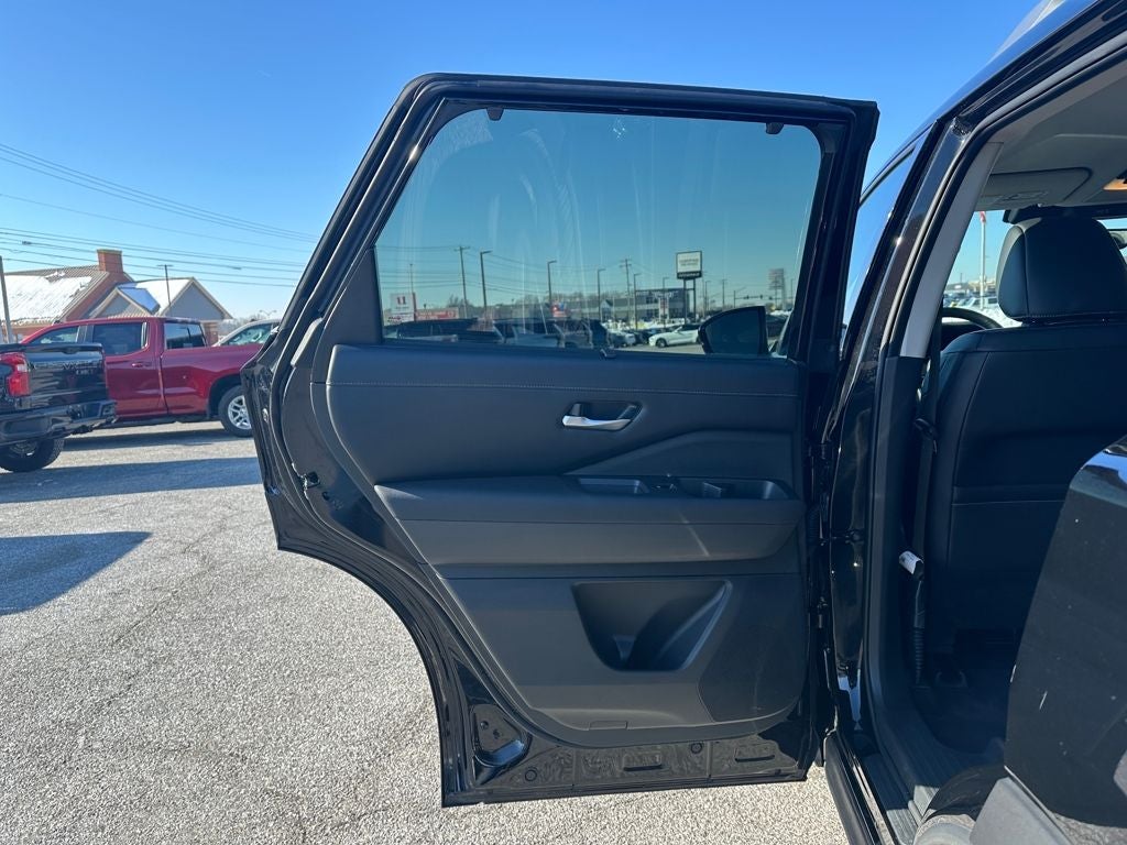 2025 Nissan Pathfinder SL 4WD