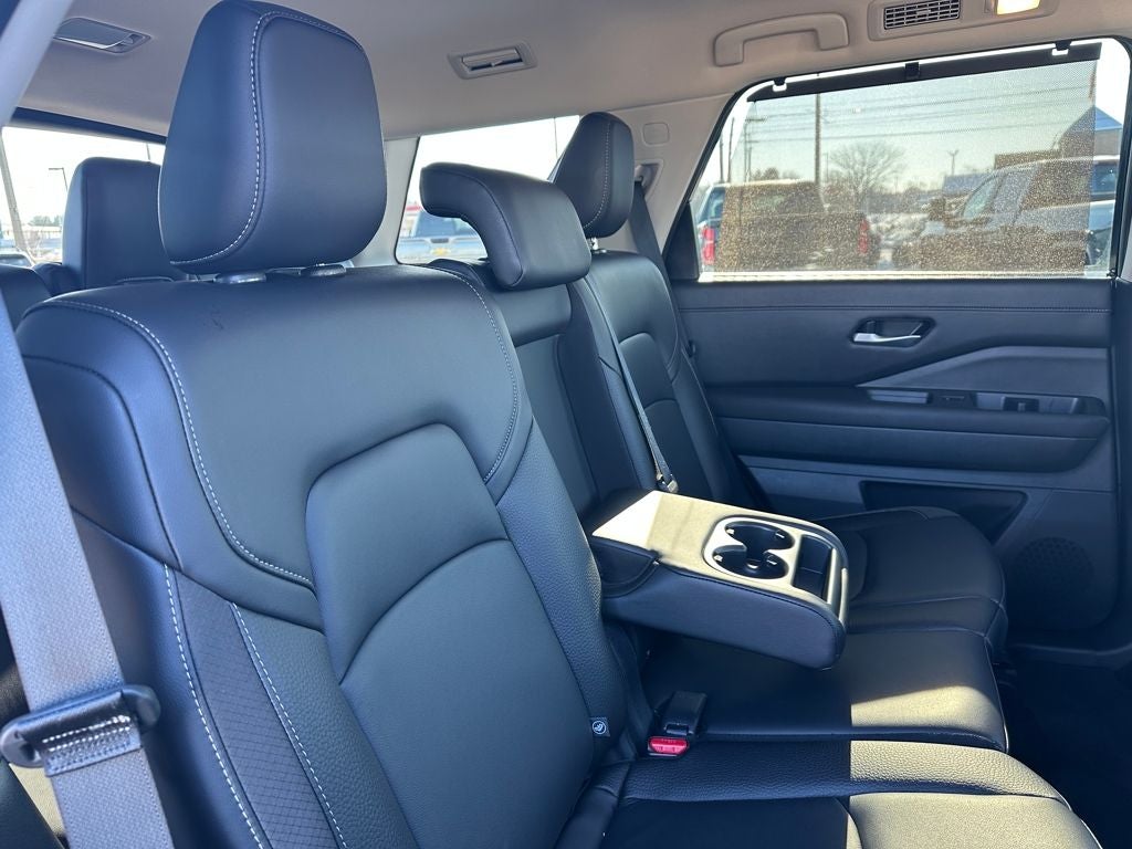 2025 Nissan Pathfinder SL 4WD