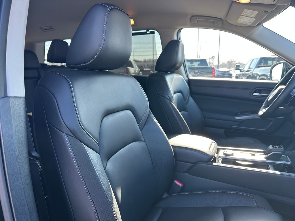 2025 Nissan Pathfinder SL 4WD