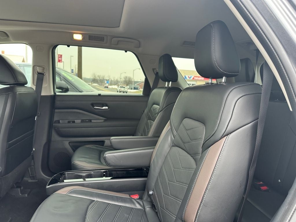 2023 Nissan Pathfinder Platinum 4WD
