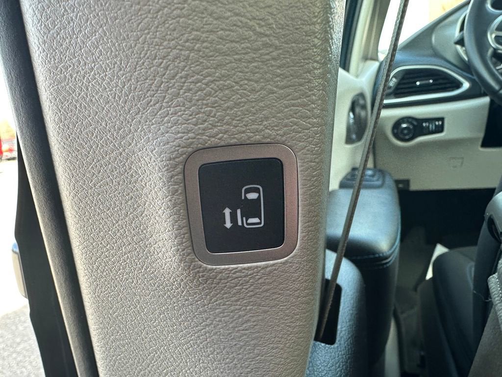 2021 Chrysler Pacifica Touring