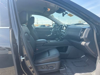 2025 Nissan Pathfinder SL 4WD