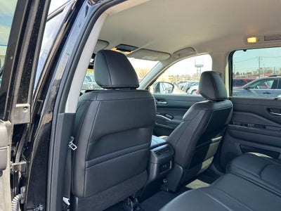 2025 Nissan Pathfinder SL 4WD